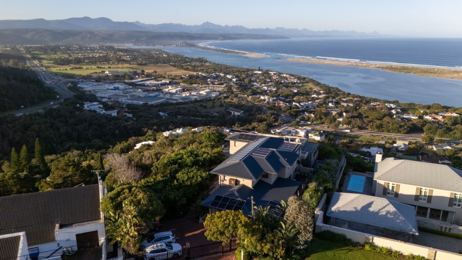 7 Bedroom Property for Sale in Bowtie Western Cape